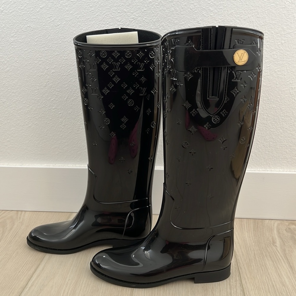 LV Drops Flat Monogram High Boot w box